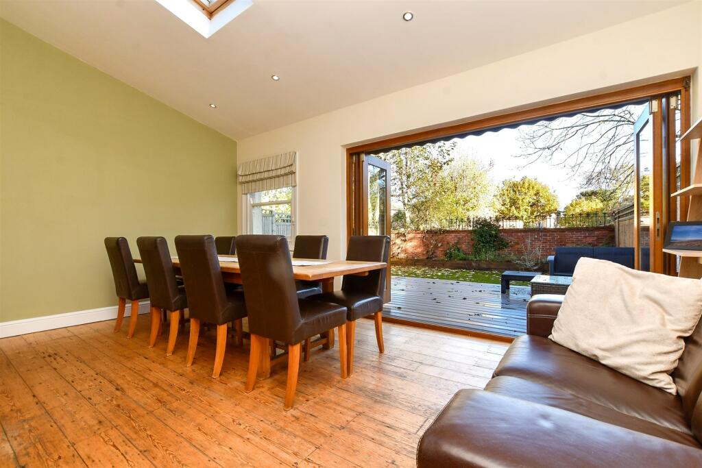 6 bed Semi-Detached