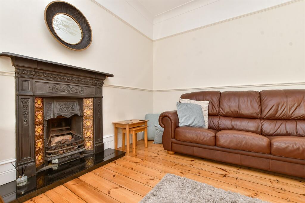 6 bed Semi-Detached