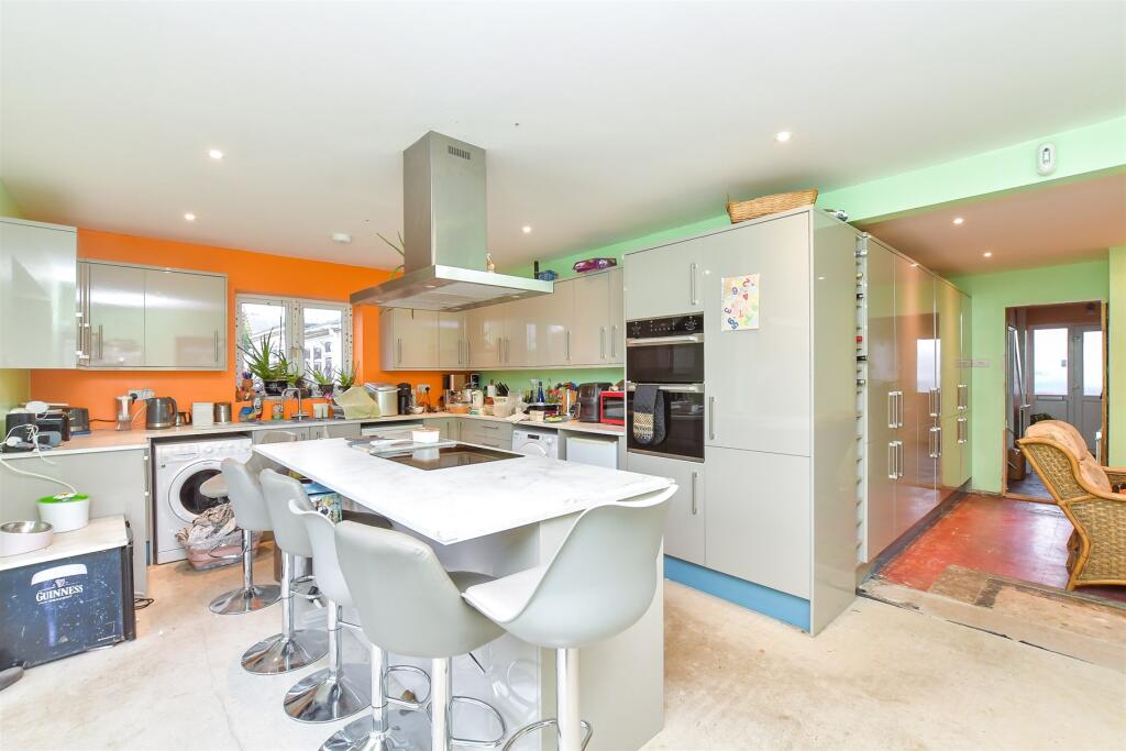 4 bed Detached Bungalow