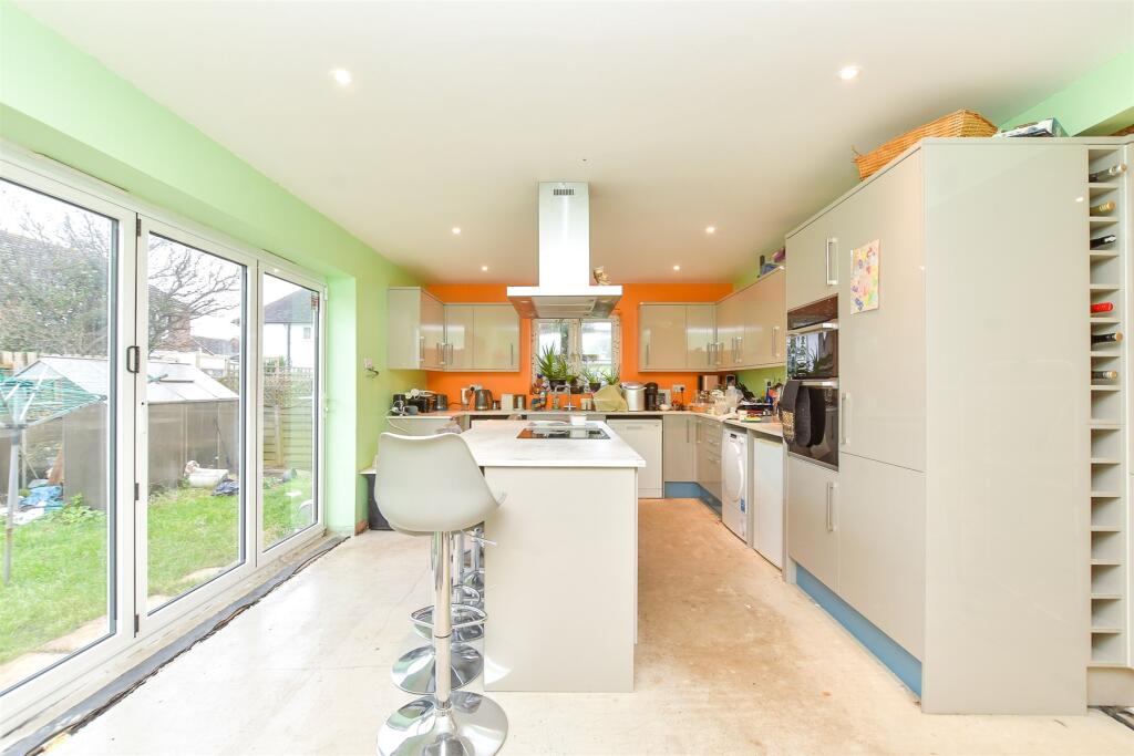 4 bed Detached Bungalow