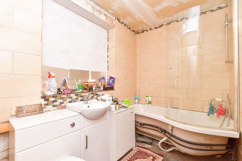 4 bed Detached Bungalow