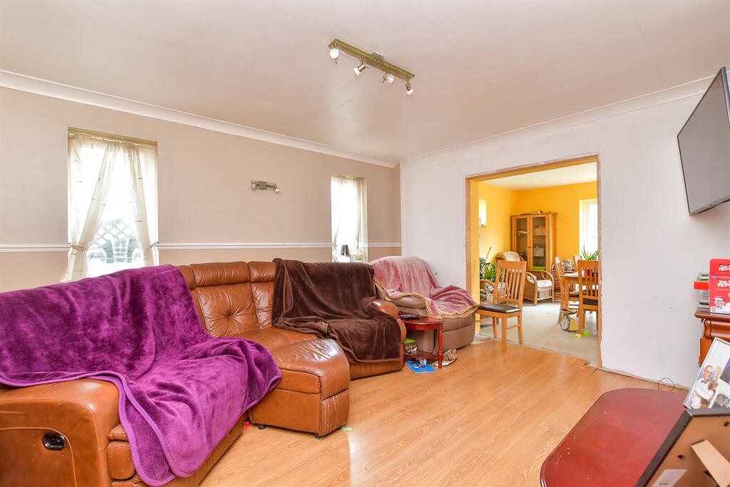 4 bed Detached Bungalow