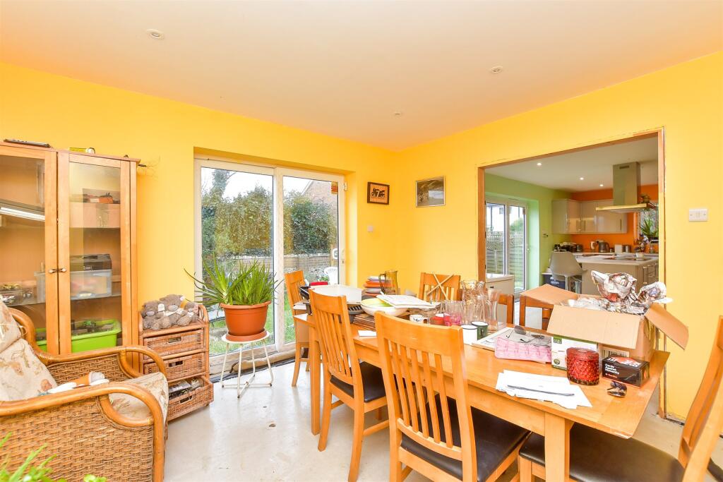 4 bed Detached Bungalow