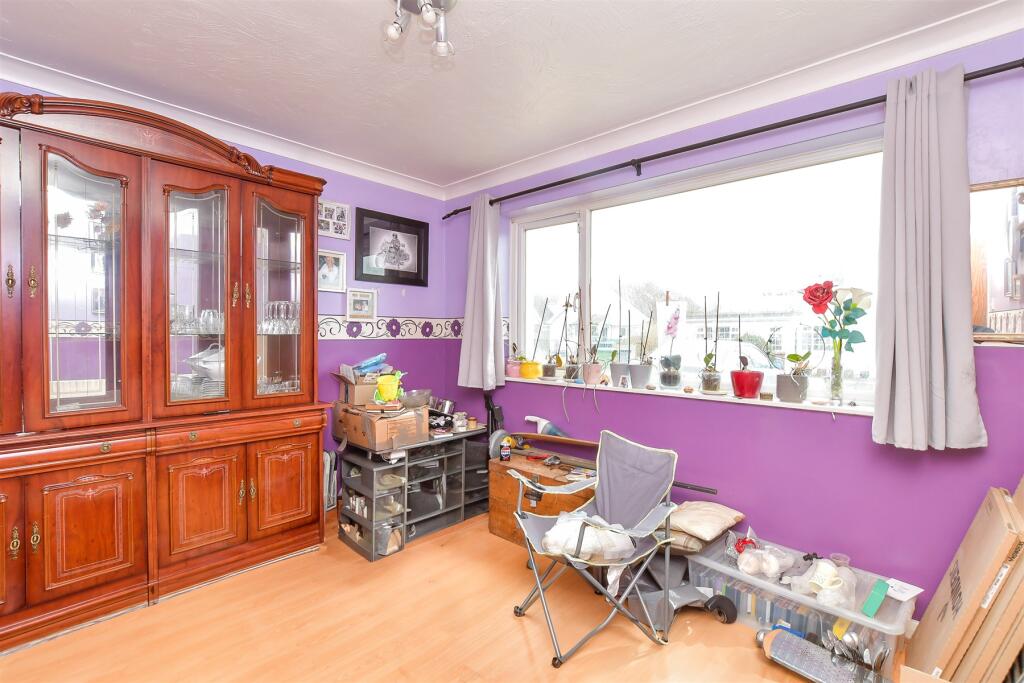 4 bed Detached Bungalow