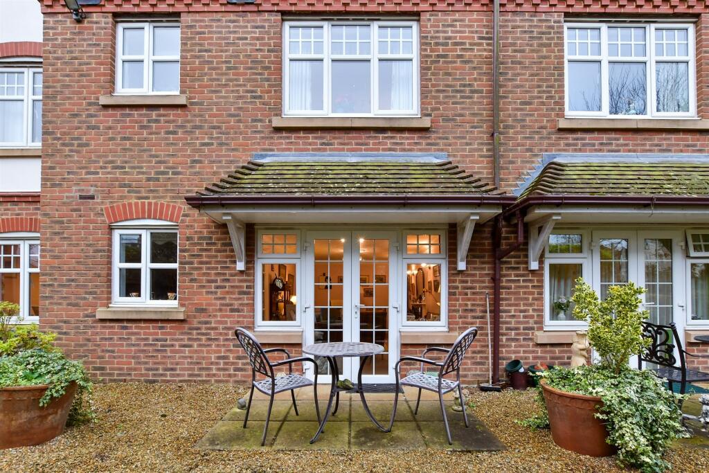 2 bed Retirement Property