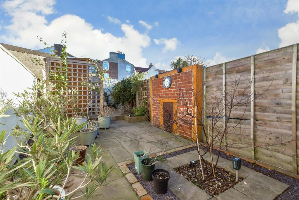 2 bed Terraced