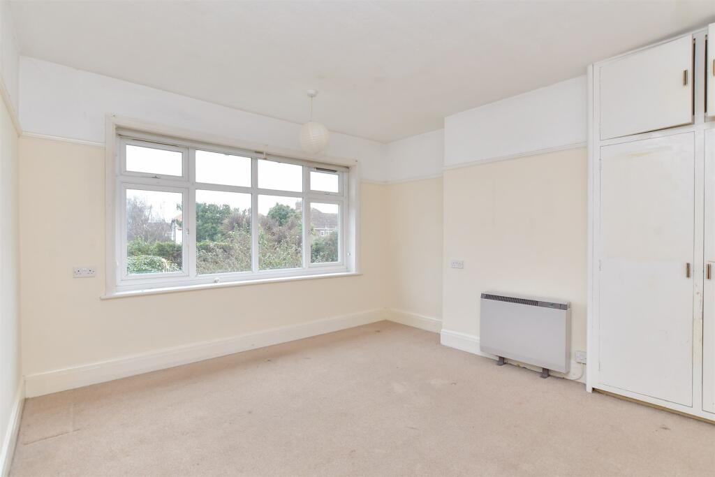 4 bed Maisonette