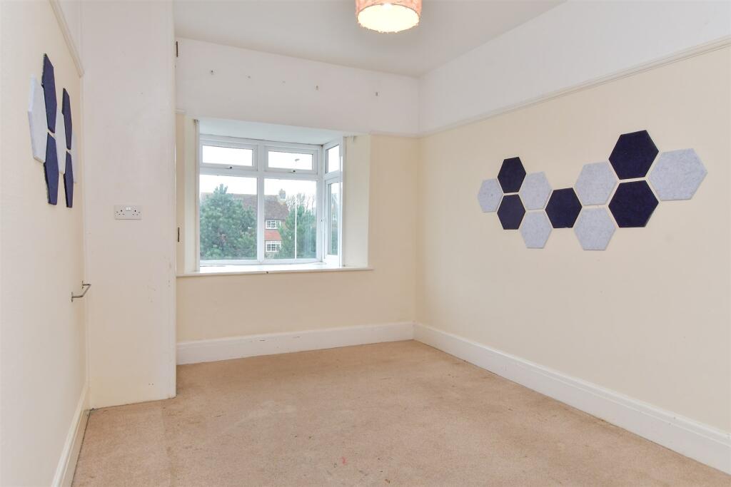 4 bed Maisonette