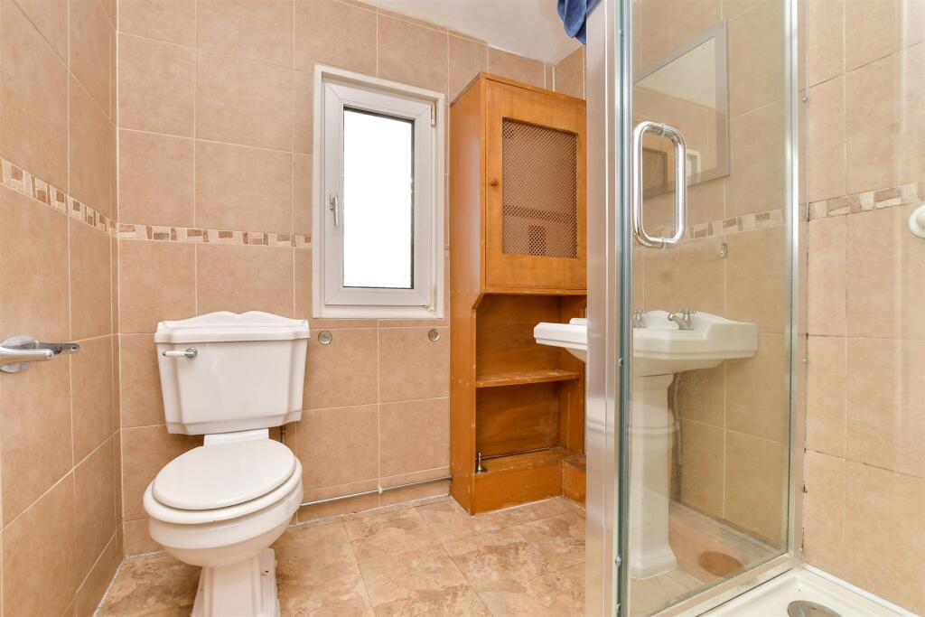 3 bed End of Terrace