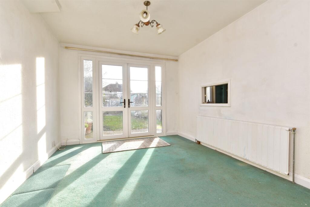 3 bed End of Terrace