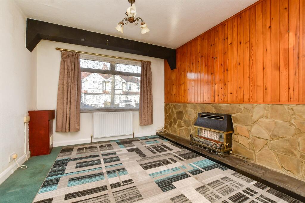 3 bed End of Terrace