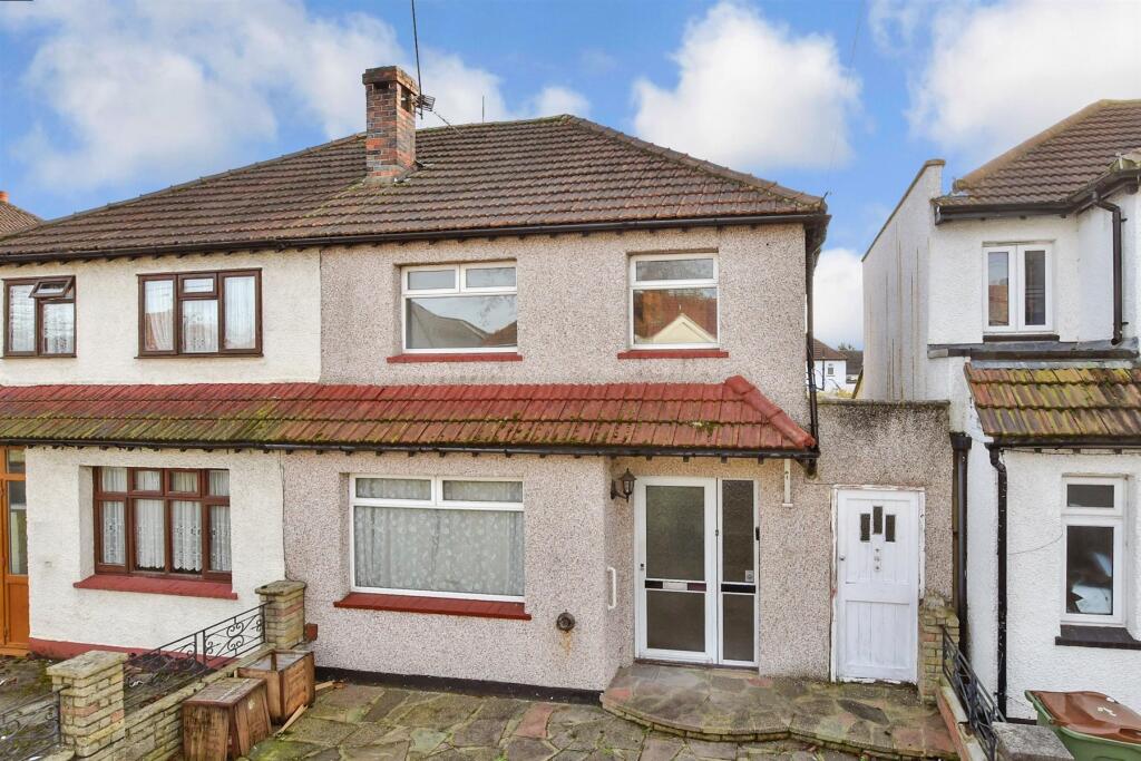 3 bed End of Terrace