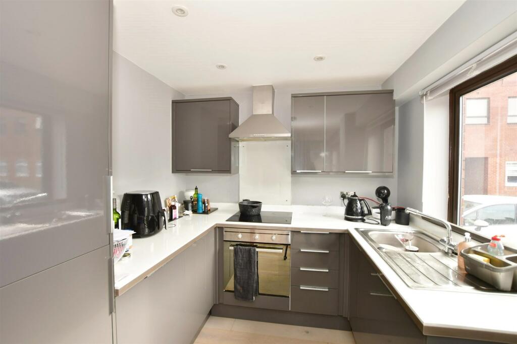 1 bed Ground Flat