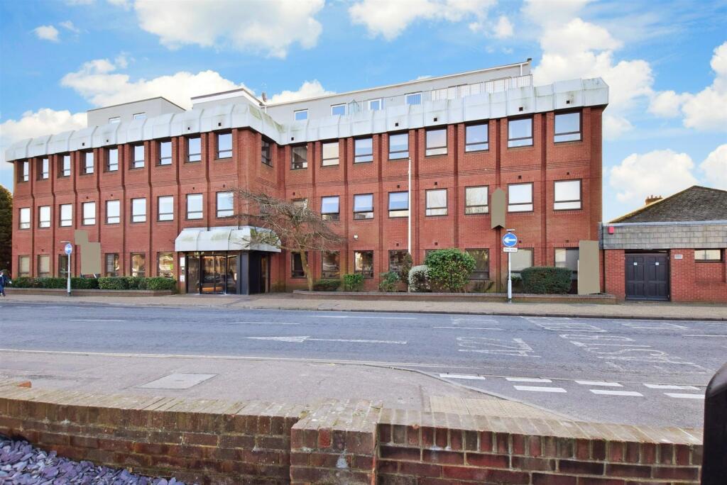 1 bed Ground Flat