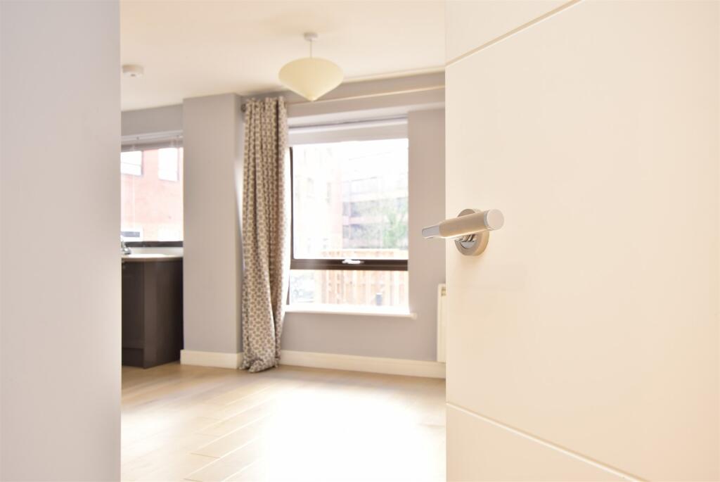 1 bed Ground Flat