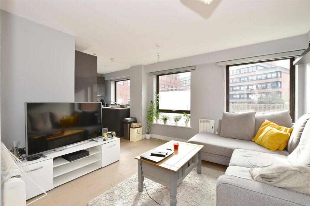 1 bed Ground Flat