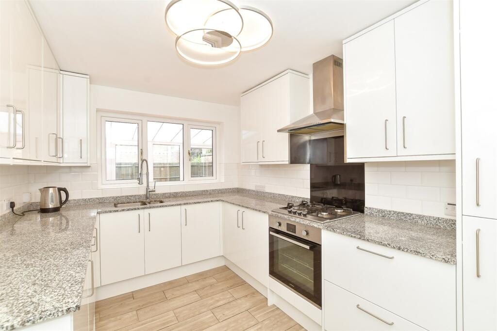 4 bed Detached
