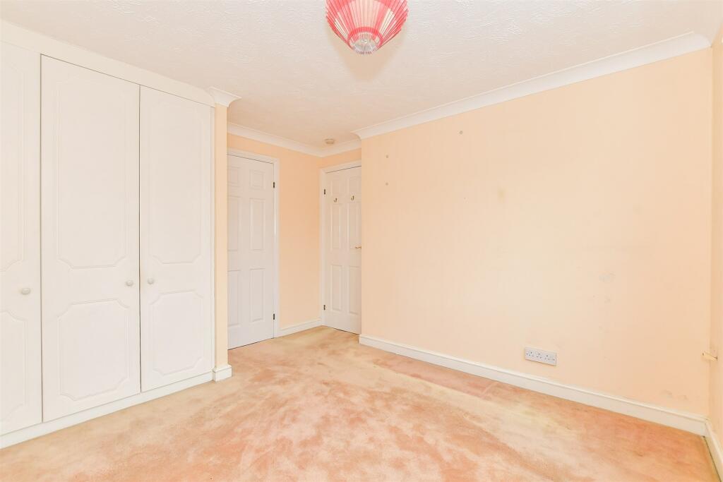 4 bed Detached