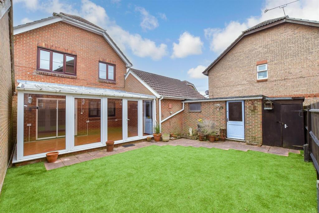4 bed Detached
