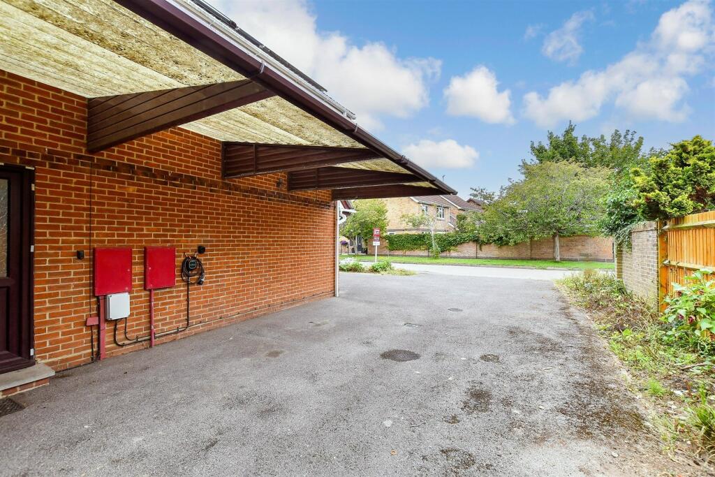 4 bed Detached