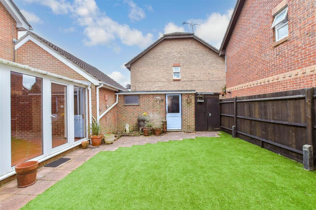 4 bed Detached