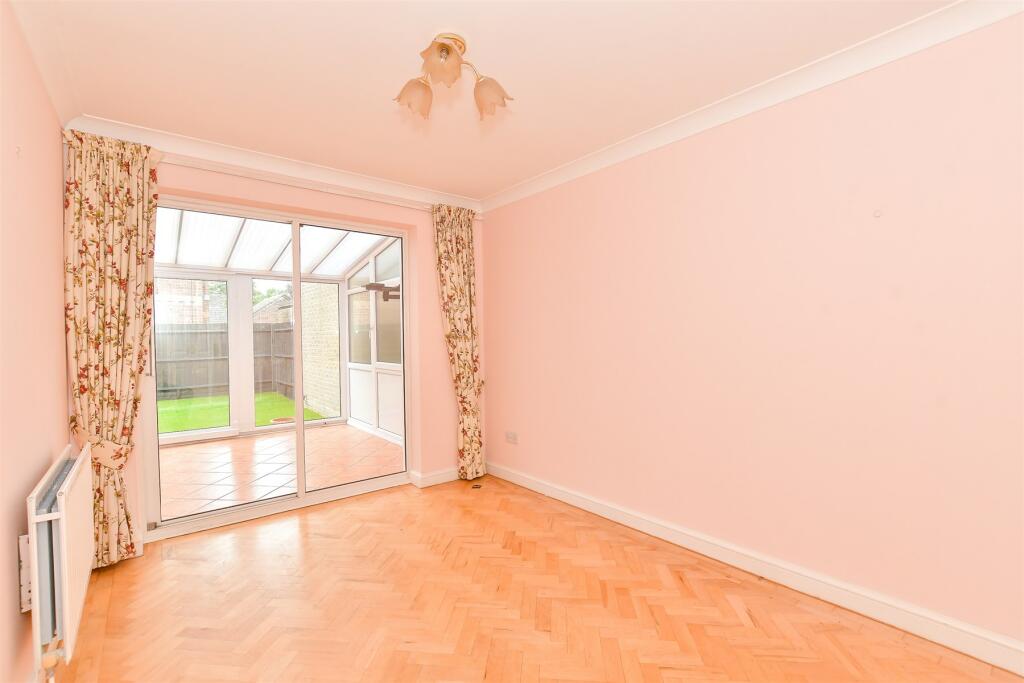 4 bed Detached
