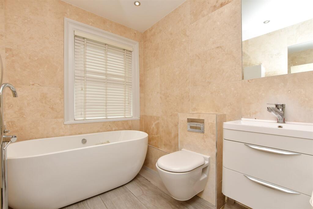 4 bed End of Terrace