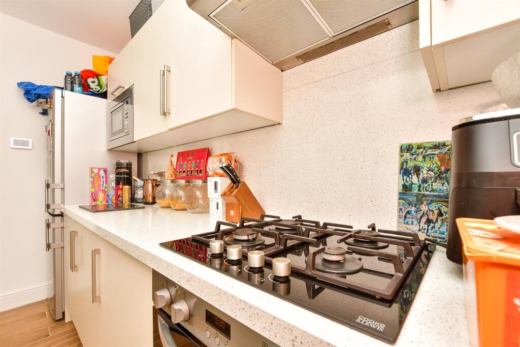 4 bed End of Terrace