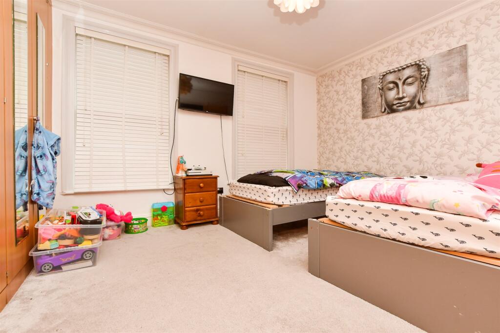 4 bed End of Terrace