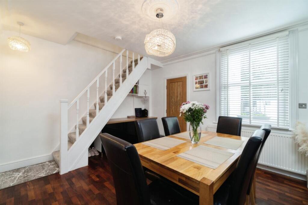 4 bed End of Terrace