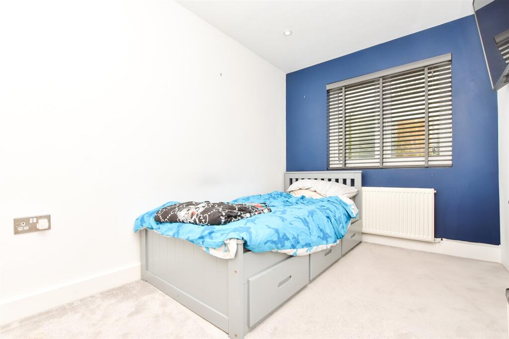 4 bed End of Terrace