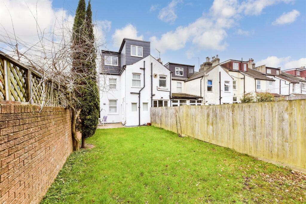 4 bed End of Terrace