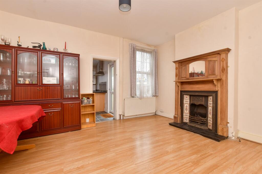 2 bed Semi-Detached