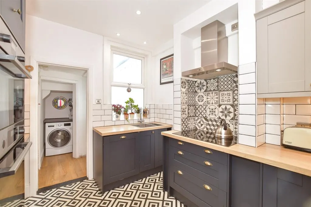 1 bed Ground Flat