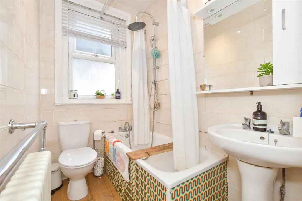 1 bed Ground Flat