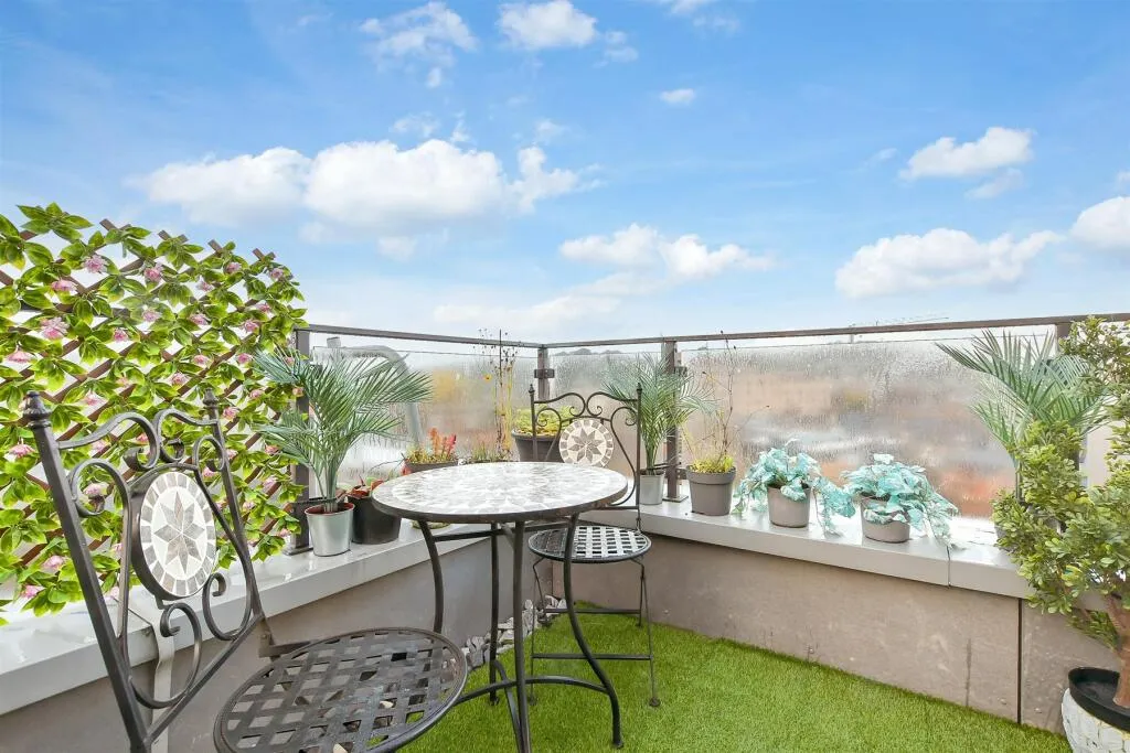 2 bed Apartment