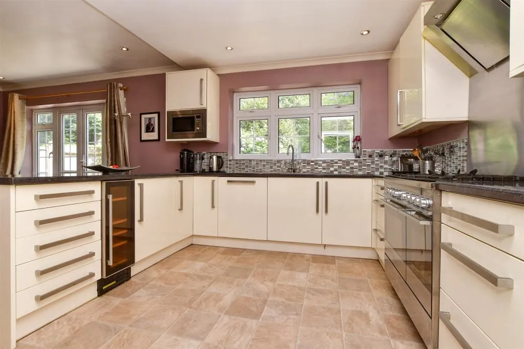 4 bed Detached