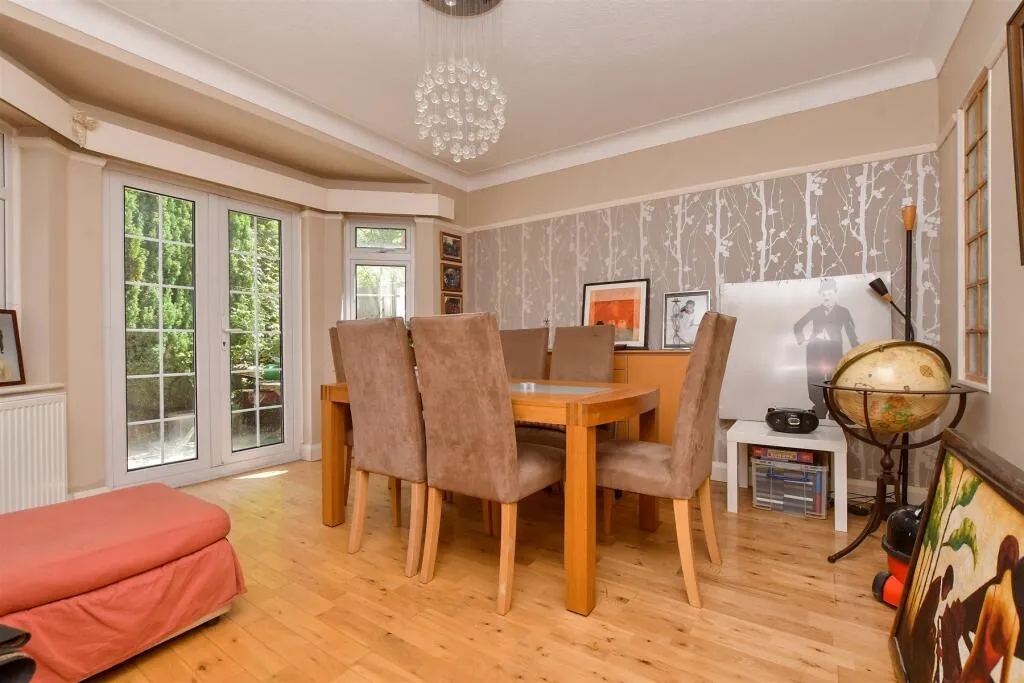4 bed Detached
