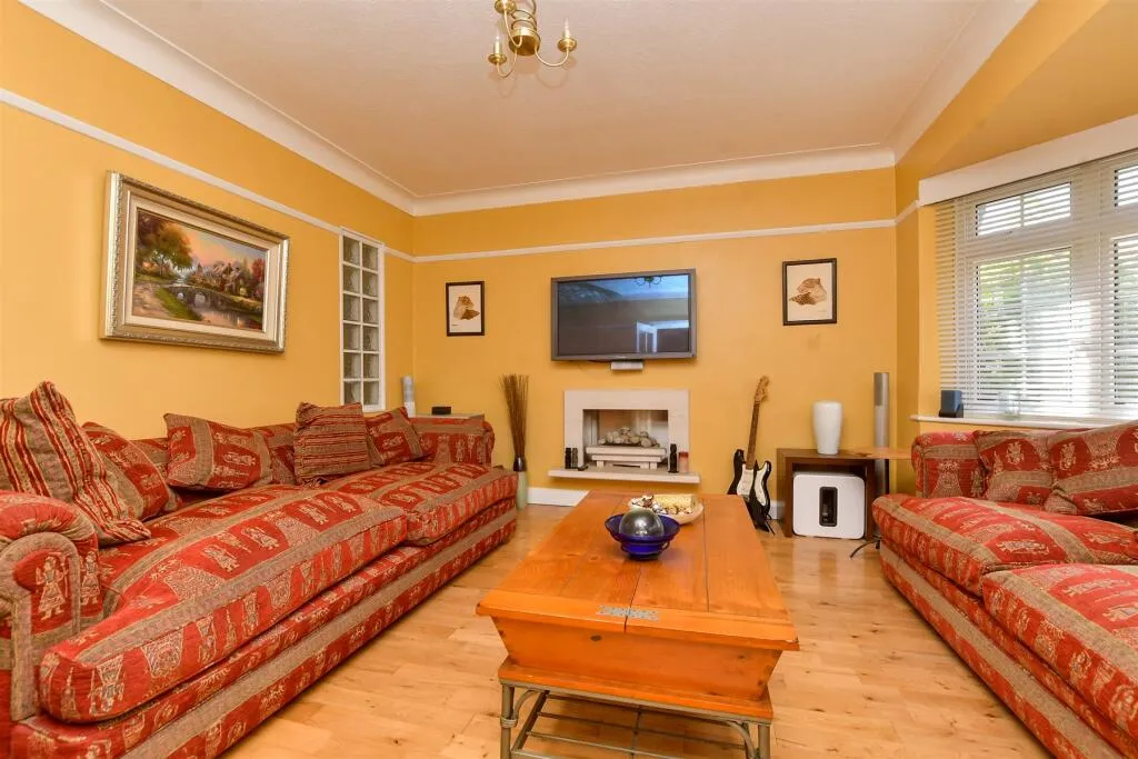 4 bed Detached
