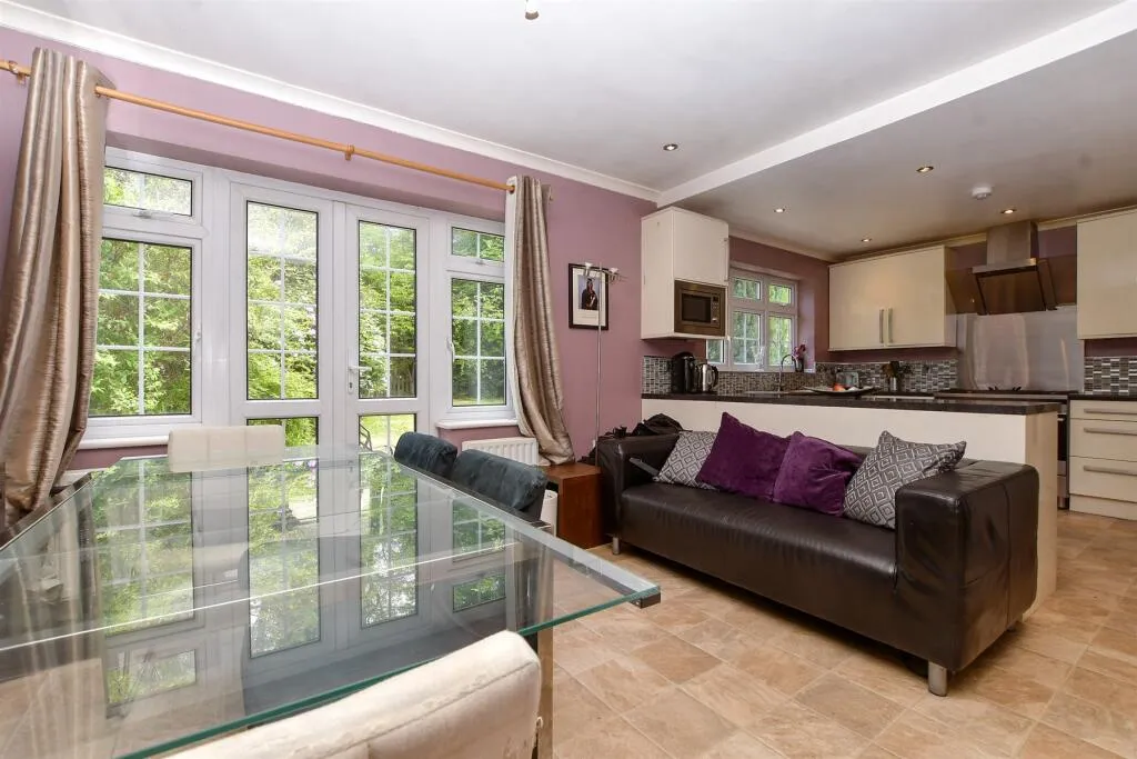 4 bed Detached