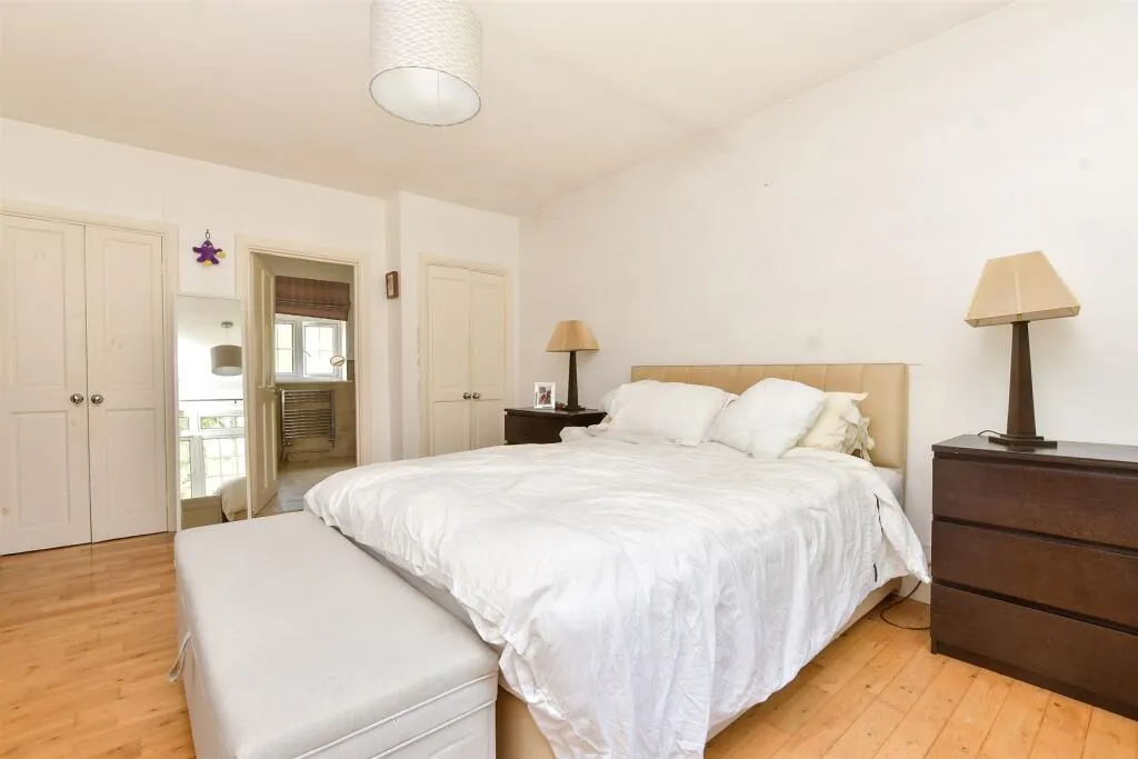 4 bed Detached