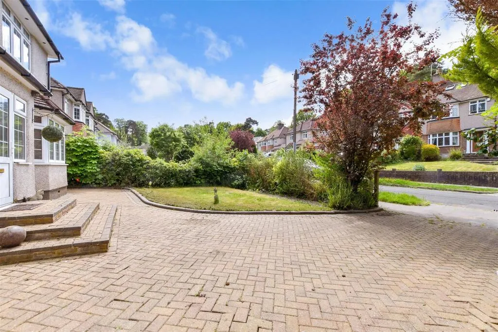 4 bed Detached