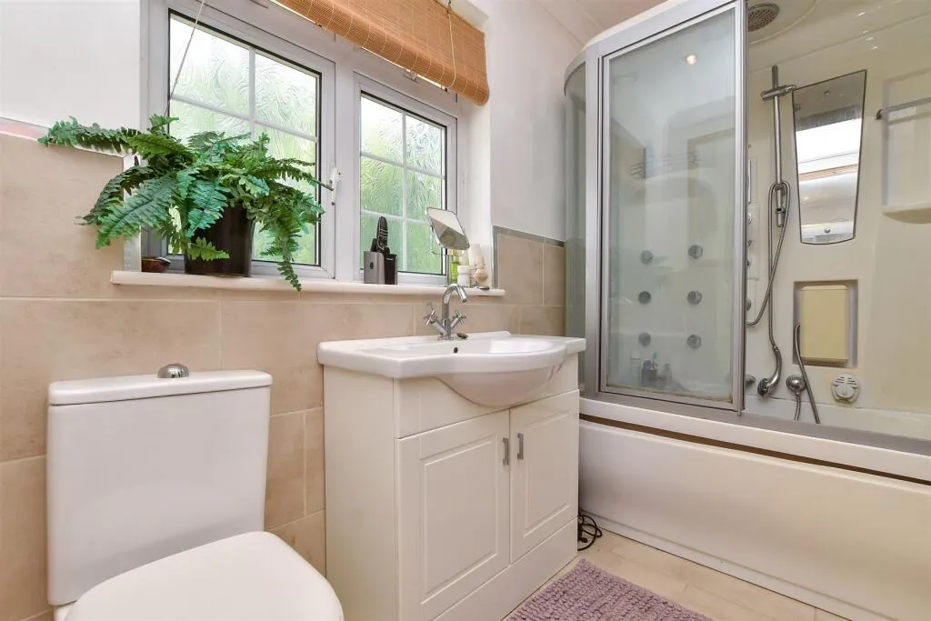 4 bed Detached