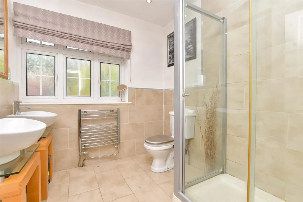 4 bed Detached