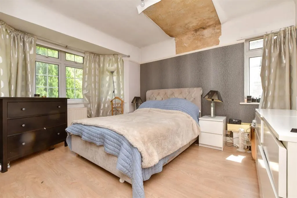 4 bed Detached