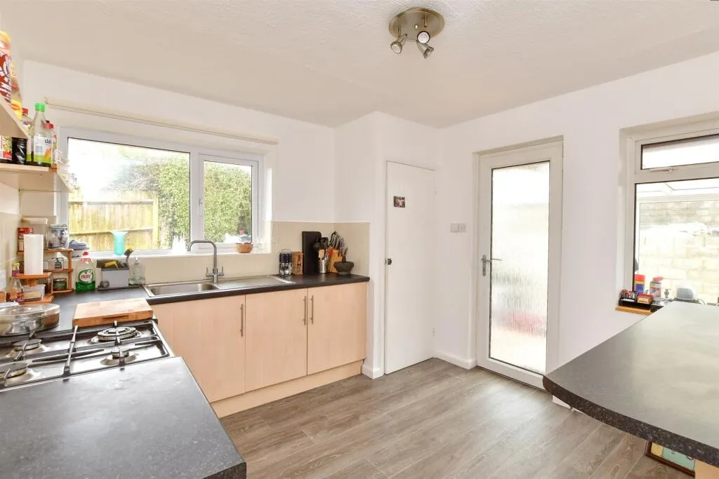 4 bed Semi-Detached Bungalow