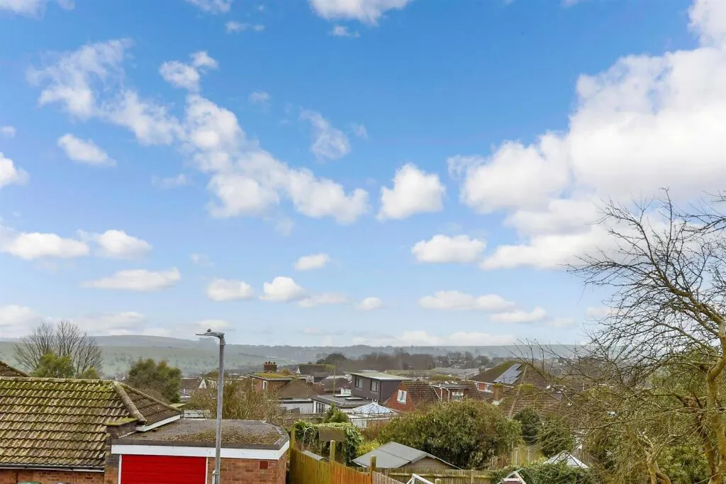 4 bed Semi-Detached Bungalow