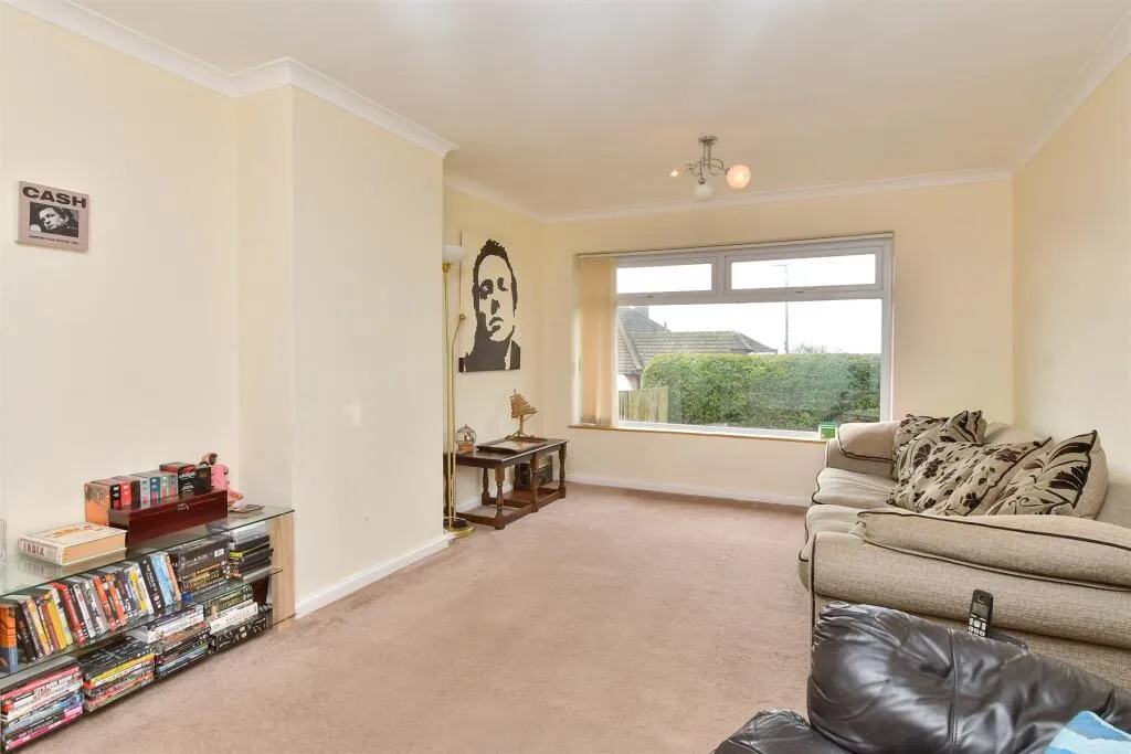 4 bed Semi-Detached Bungalow