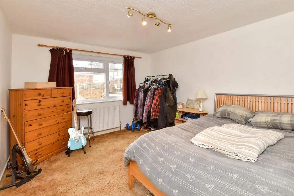 4 bed Semi-Detached Bungalow