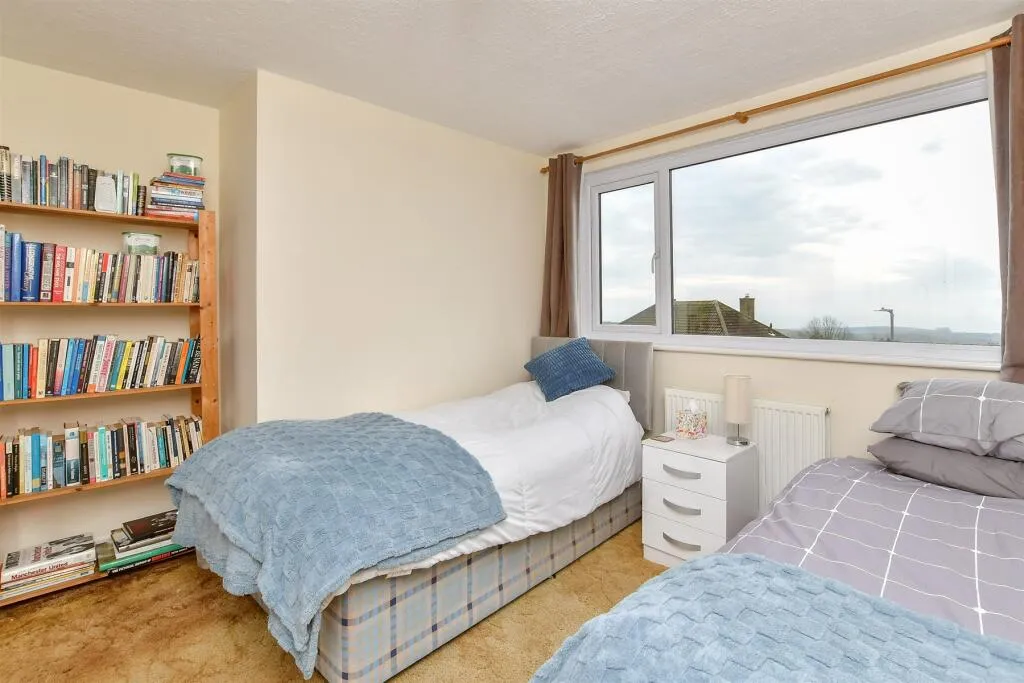4 bed Semi-Detached Bungalow